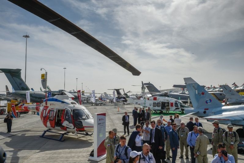 Visitors-at-Dubai-Airshow-2019-_16e783936e2_original-ratio.jpg