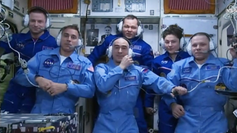 exp63_crew_greeting.jpg