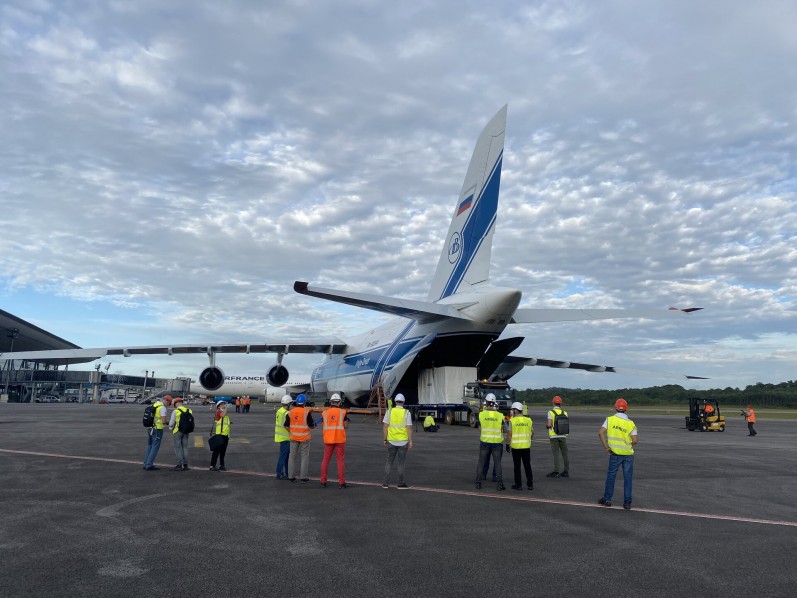 SEOSAT-Ingenio_arrives_in_Kourou_pillars.jpg